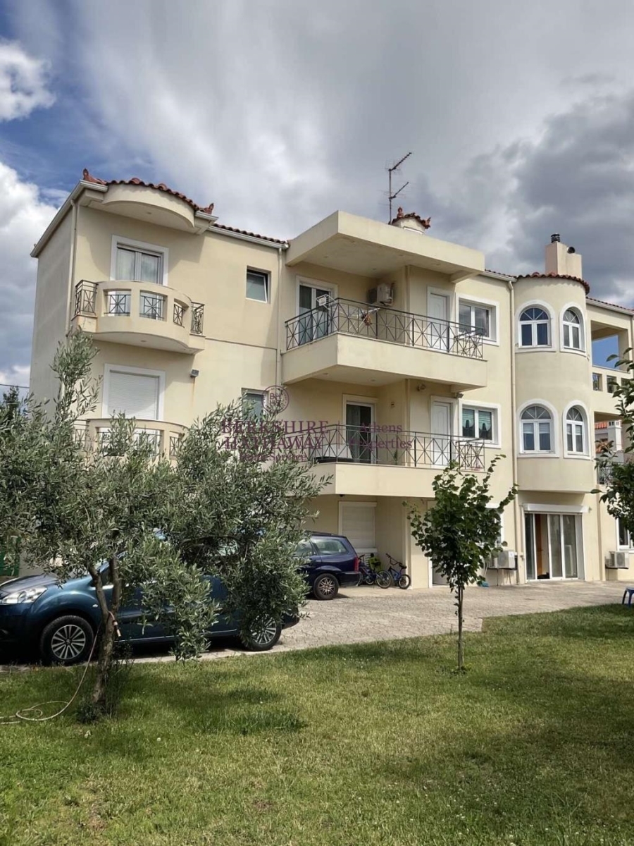 Residential Building || East Attica/Agios Stefanos - 600 Sq.m, 9 Bedrooms 
