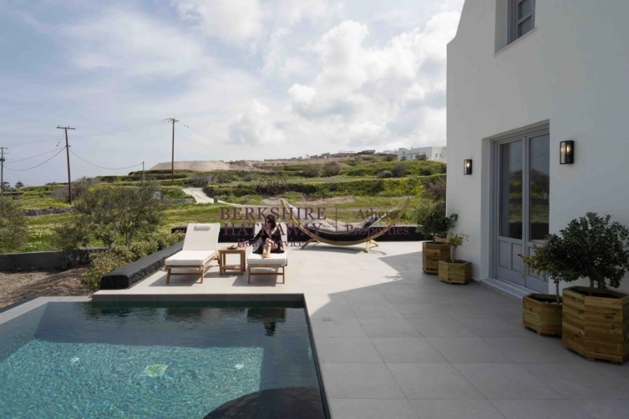 Residential Villa || Cyclades/Santorini-Oia - 170 Sq.m, 4 Bedrooms, 2.500.000€ 