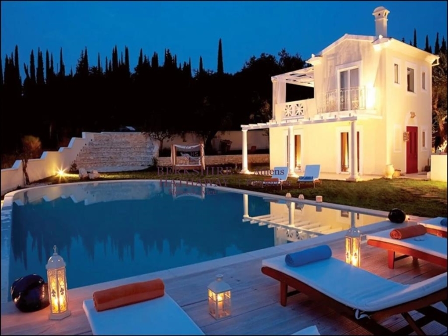 (Προς Πώληση) Κατοικία Βίλα || Ν. Κέρκυρας/Φαίακες - 410 τ.μ, 10 Υ/Δ, 1.300.000€ 