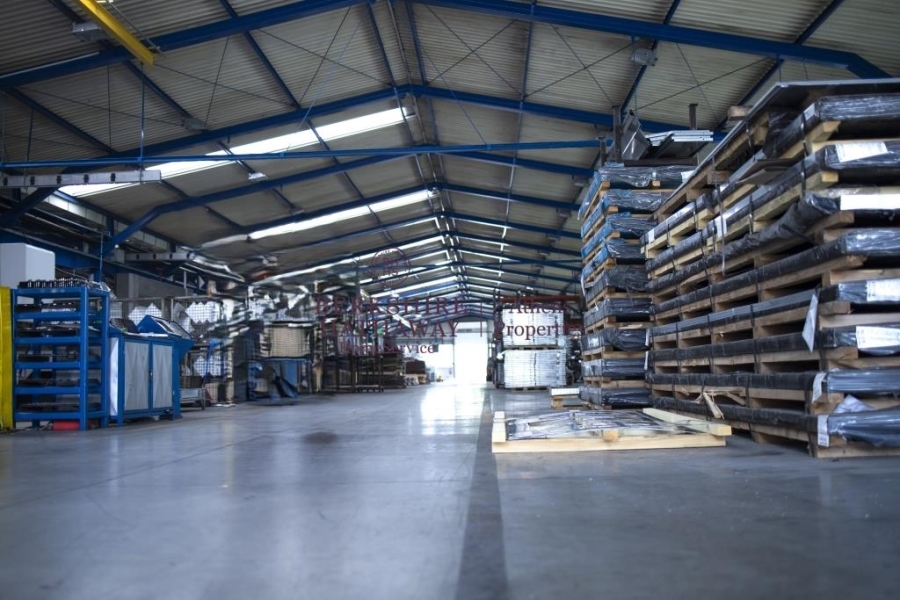 (For Rent) Commercial Commercial Property || East Attica/Acharnes (Menidi) - 700 Sq.m, 6.000€ 